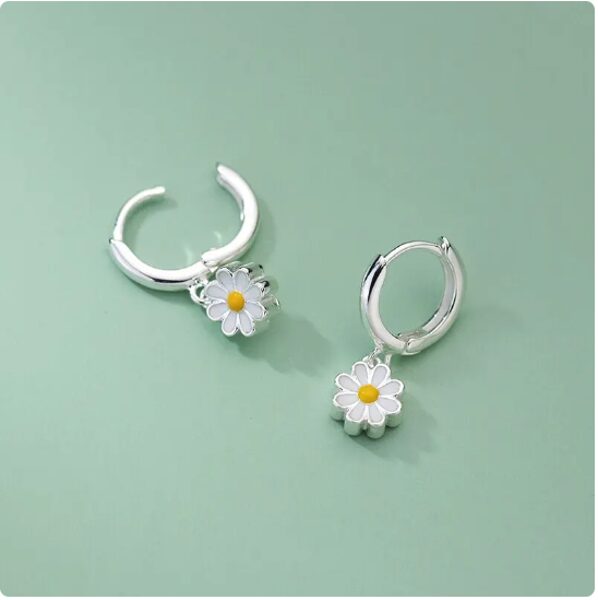 Korean Temperament and Style Sweet Daisy Flower Hoop Round Earrings for Women Wedding Party Earrings Ear Jewelry